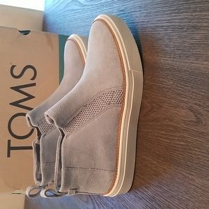 NWT Tom's Bryce Boots